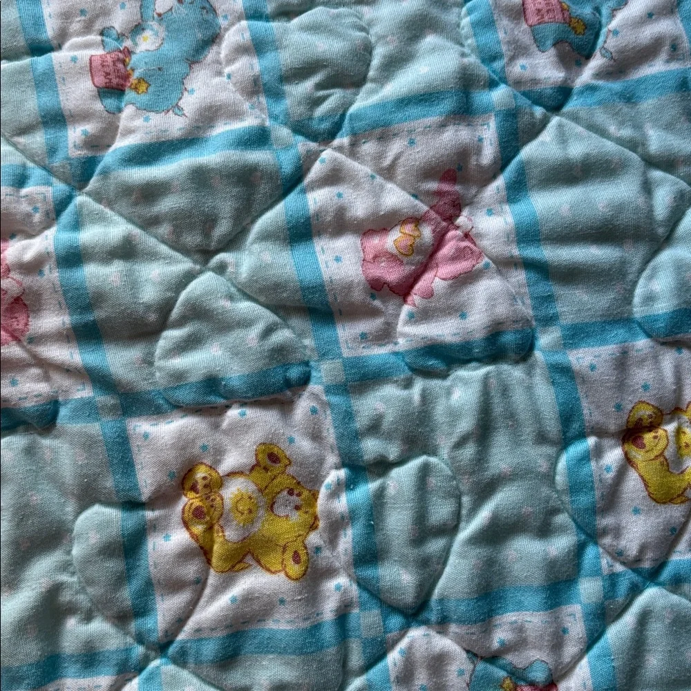 CARE BEARS VINTAGE PRE OWNED HANDMADE NURSERY BABY QUILT 29 X 41